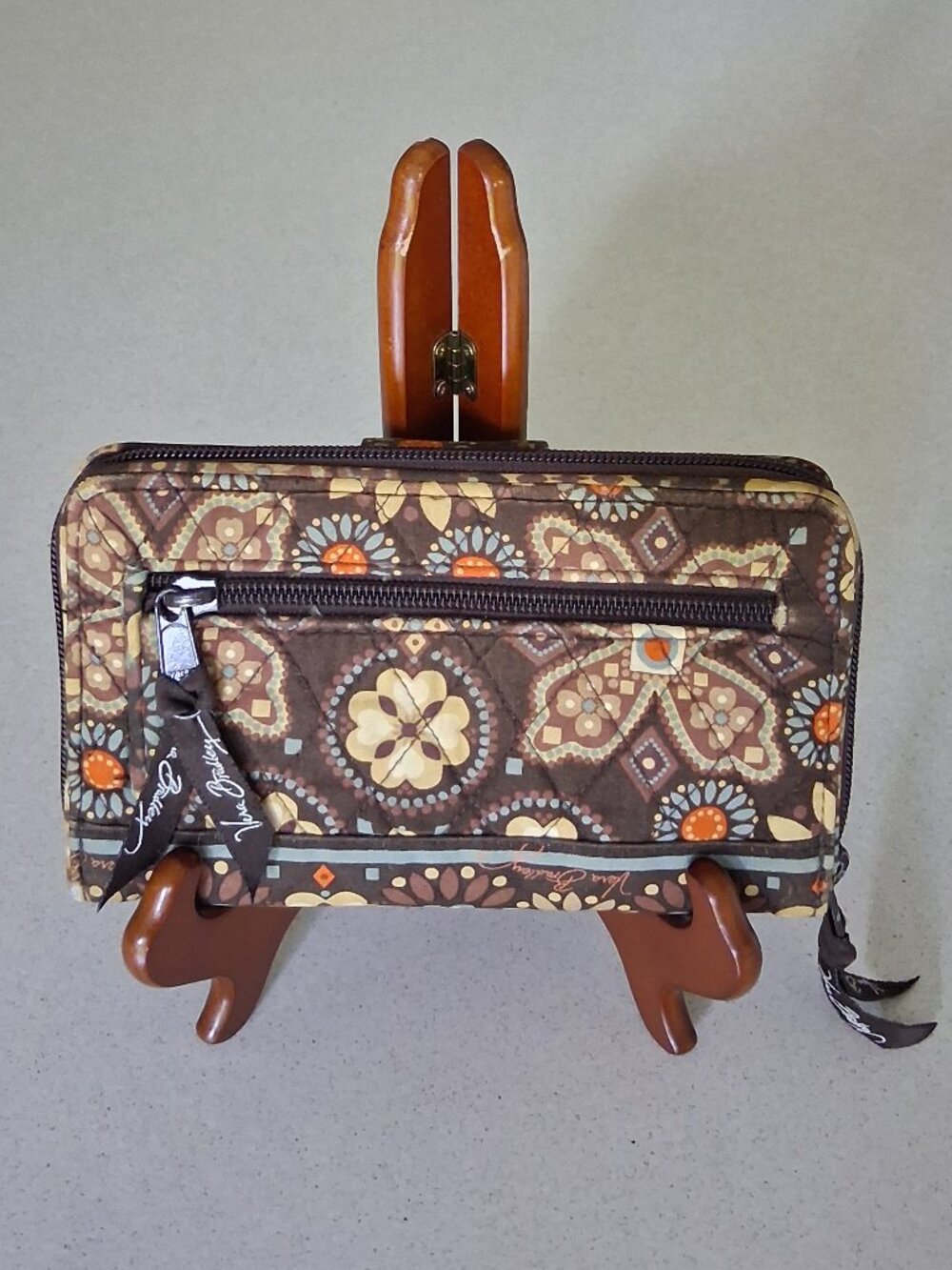 Vera Bradley Turn-lock & Zip-Around Wallet in Canyon "Retired" Pattern - Picture 3 of 13